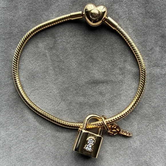 Pandora Heart Clasp Snake Chain Bracelet with Padlock & Key Dangle Charm - Picture 5 of 6